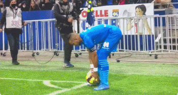 曼联平局再显不稳定，马兹拉维怒斥错失良机